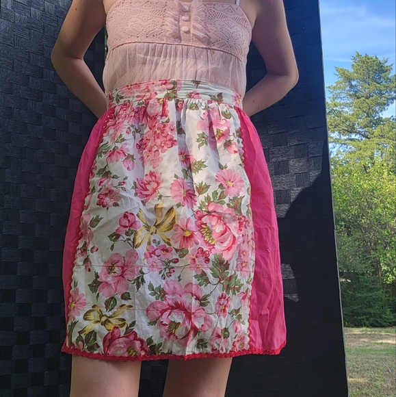 American Vintage Other - Vintage Apron Handmade Full Pocket Floral & RicRac Pink Half Apron